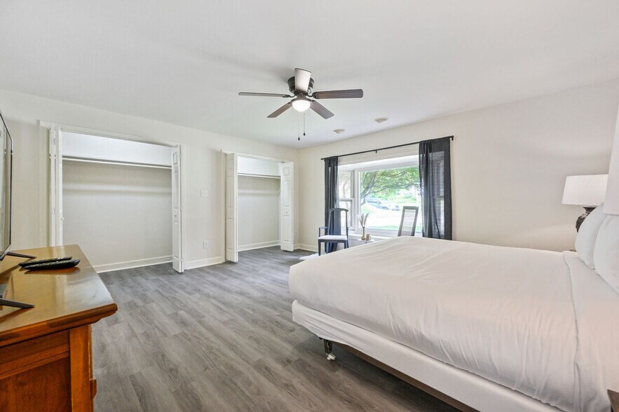 Building Photo - 2450 Weatherford Ct