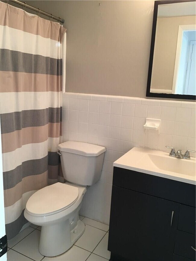 Building Photo - 1812 E Oakland Park Blvd