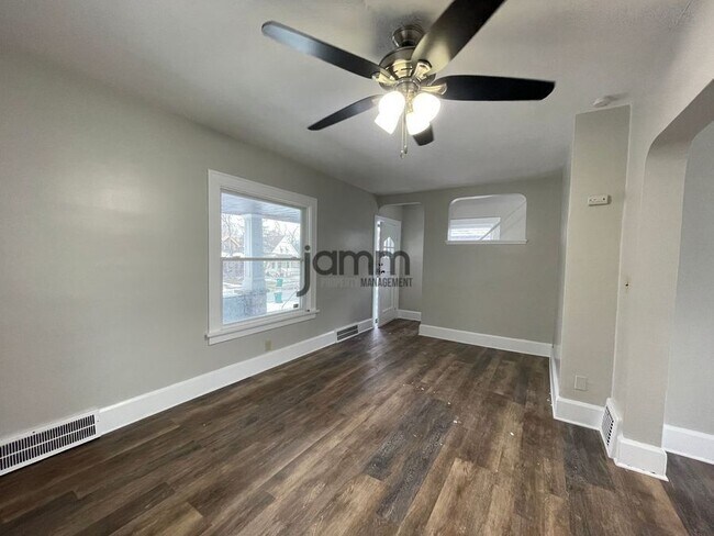 Building Photo - 5233 Anthony St