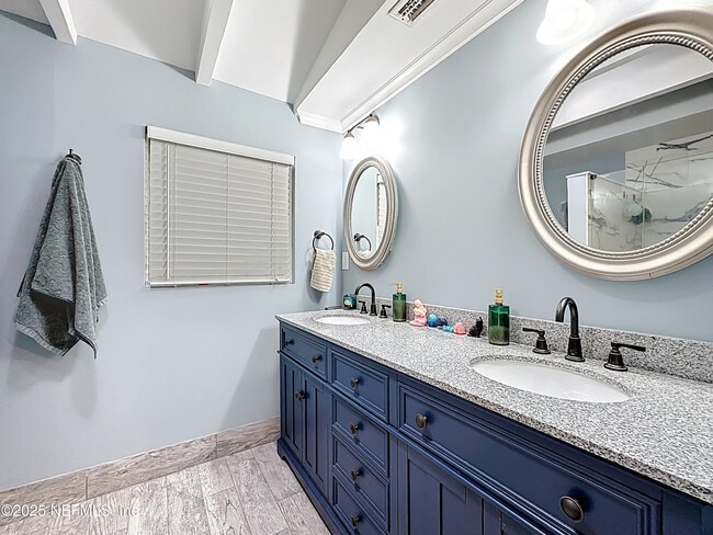 Building Photo - 2829 Goldenrod Cir E