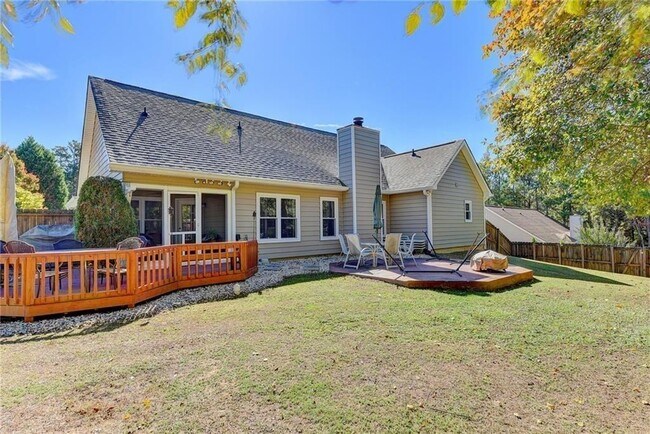 Building Photo - 3940 Piper Glen Dr NE