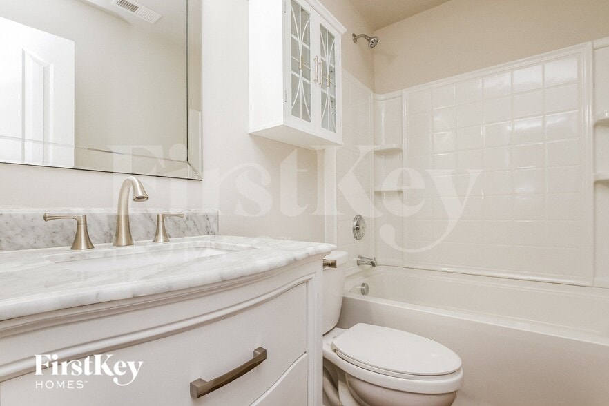 Building Photo - 1046 Mearn Rd