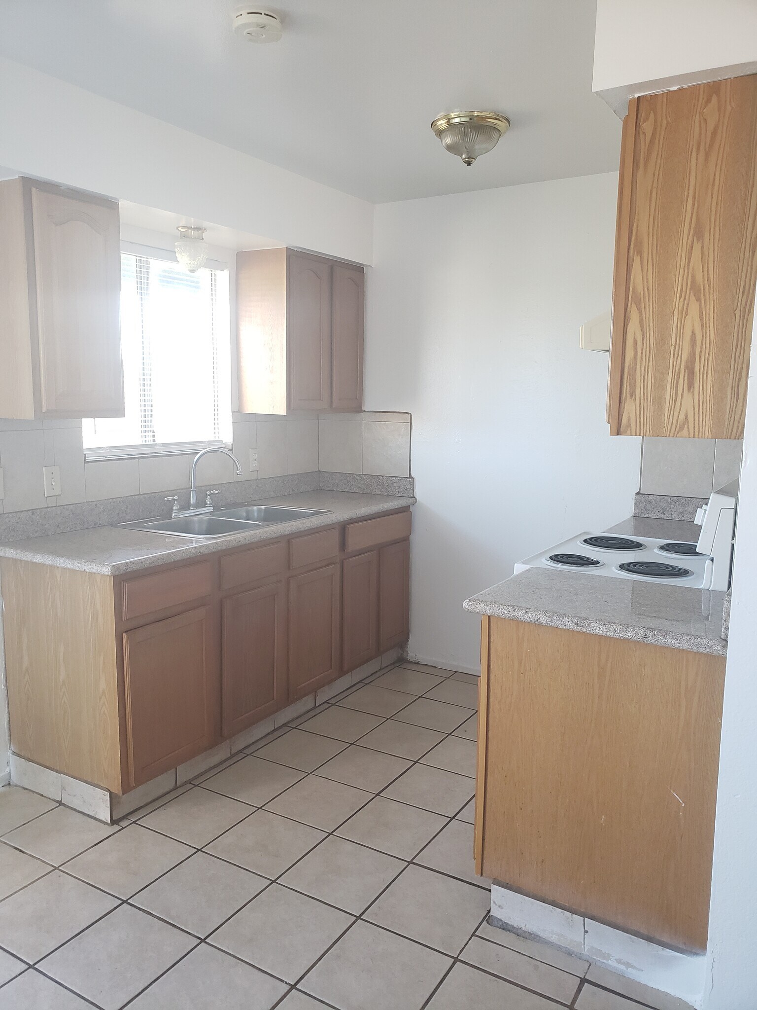 Kitchen - 6222 S Elm Ave