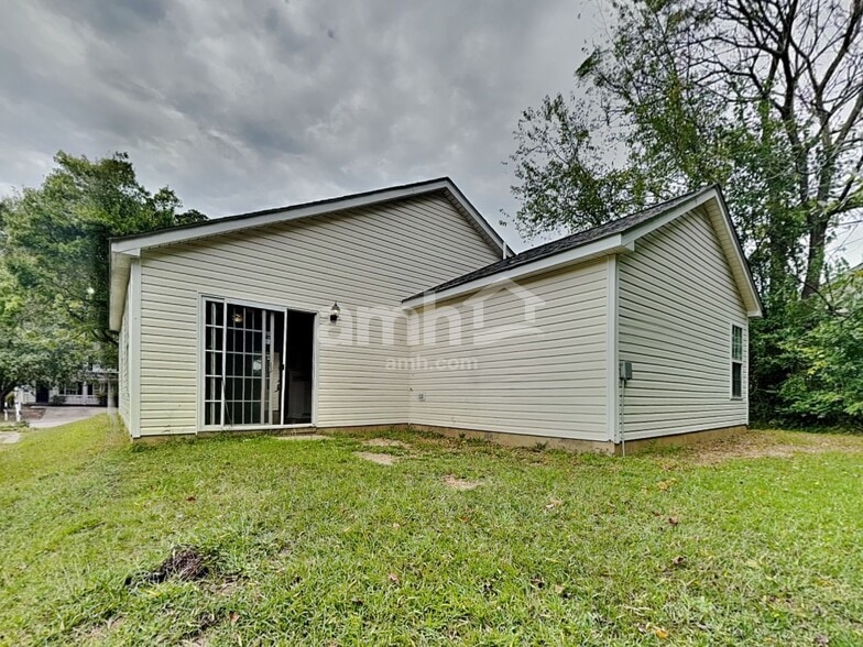 Building Photo - 4705 Silverdene St