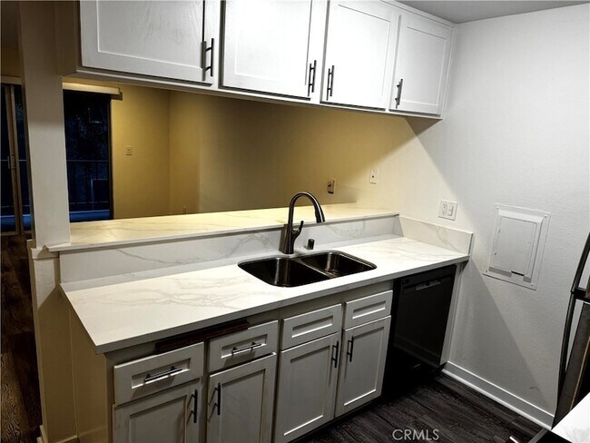 Building Photo - 280 Molino Ave