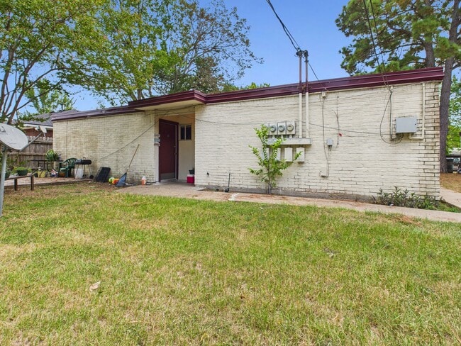 Building Photo - 308 Ehlinger Dr