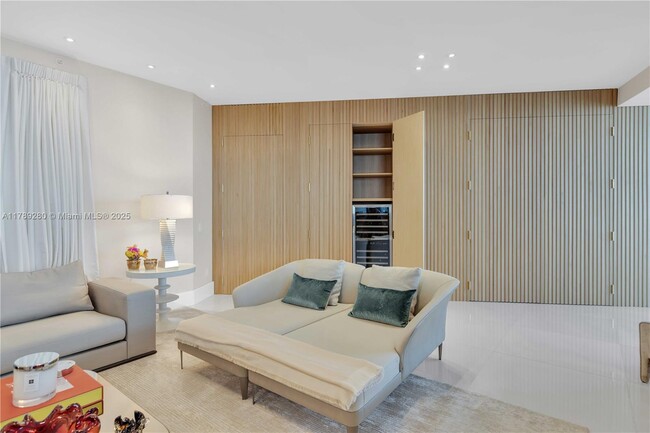Building Photo - 18555 Collins Ave