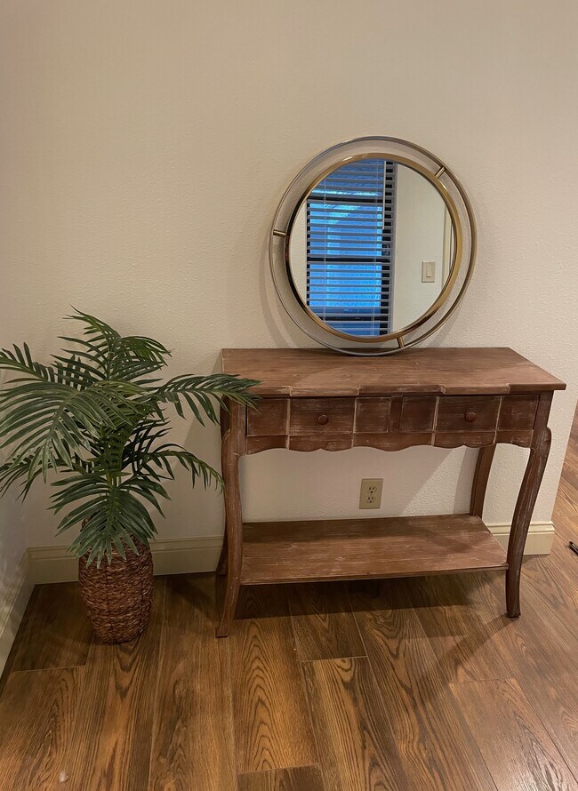 Building Photo - 615 Island View Cir