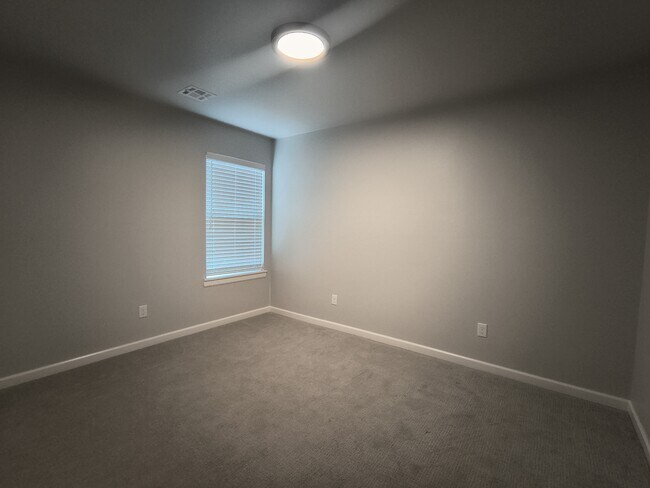 Building Photo - 2832 Wild Rose Ln