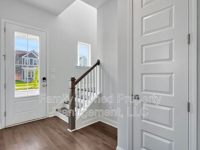 Building Photo - 420 W Respite Ln