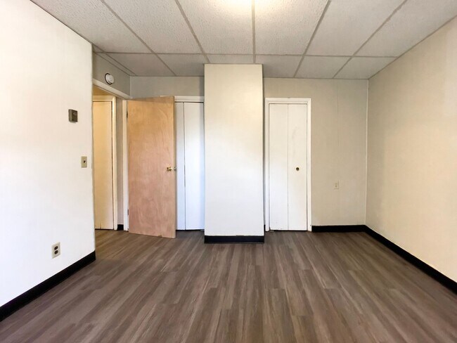 Building Photo - Charming 1-Bedroom Apartment Near Ball State University! New Flooring!