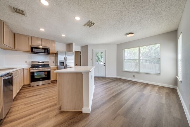 Building Photo - Amazing LOCATION! DeZavala & IH-10 Four Be...