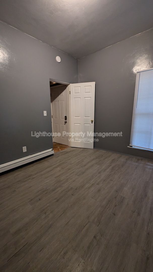 Building Photo - 809 W Cedar St