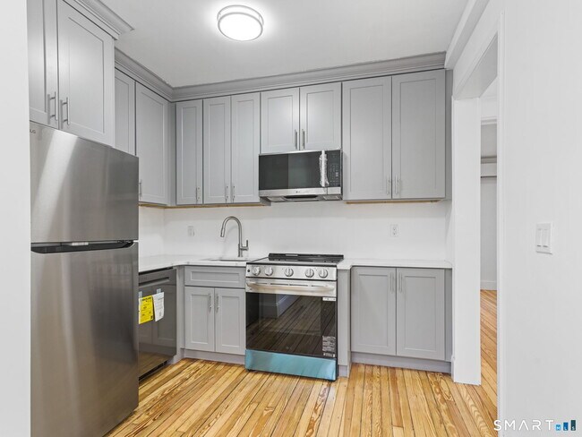 Building Photo - 27 5th St