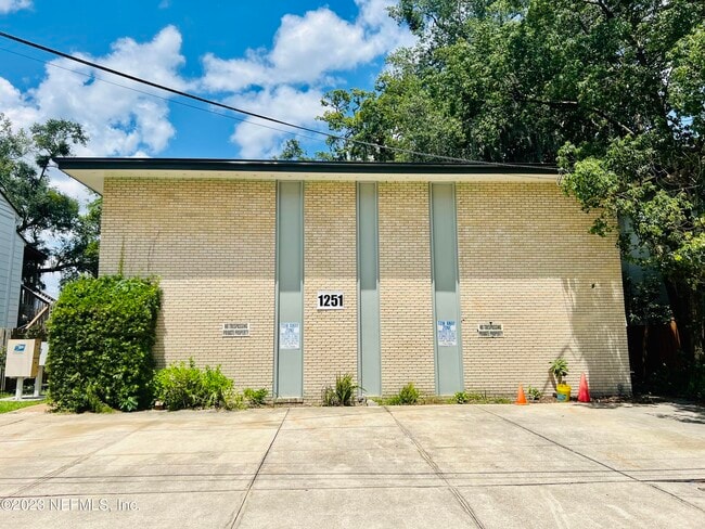 Primary Photo - 1251 Donald St