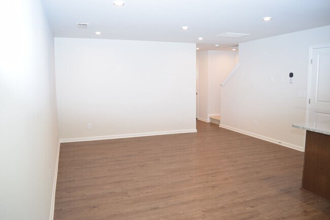 Building Photo - 1530 39th Ave Lp NE