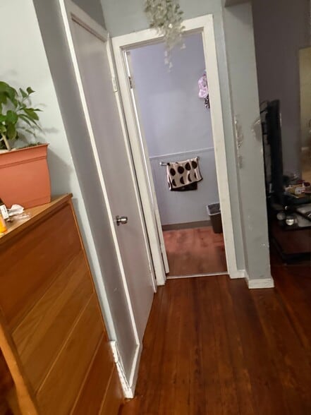 Building Photo - 167 Walnut St