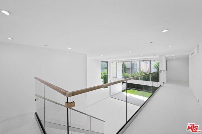 Building Photo - 621 Kings Rd
