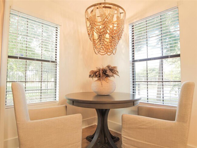 Building Photo - 1308 San Bernard St