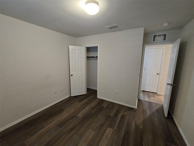Building Photo - 1126 Ainsley Ln