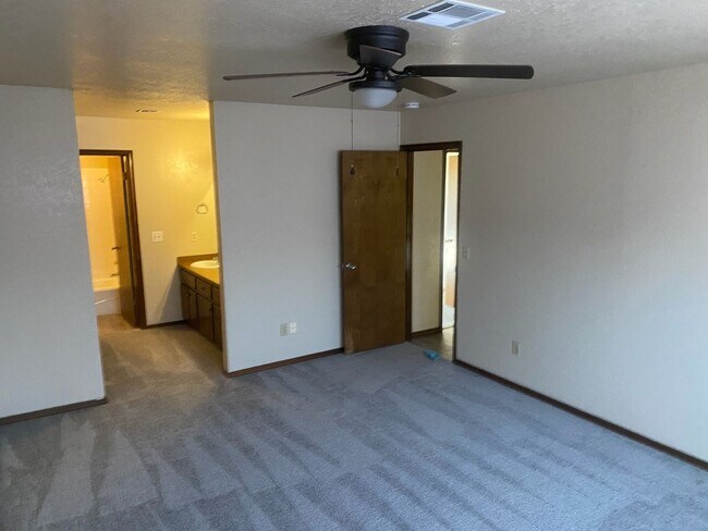 Building Photo - 10207 Shadowridge Dr