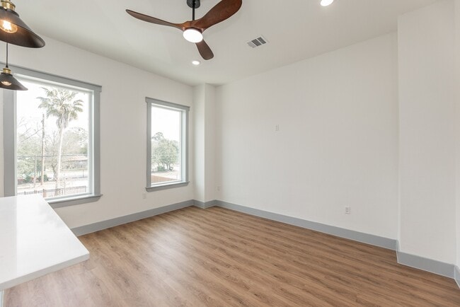 Building Photo - 704 S 1st St