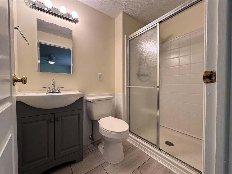 Building Photo - 440 Hembree Forest Cir