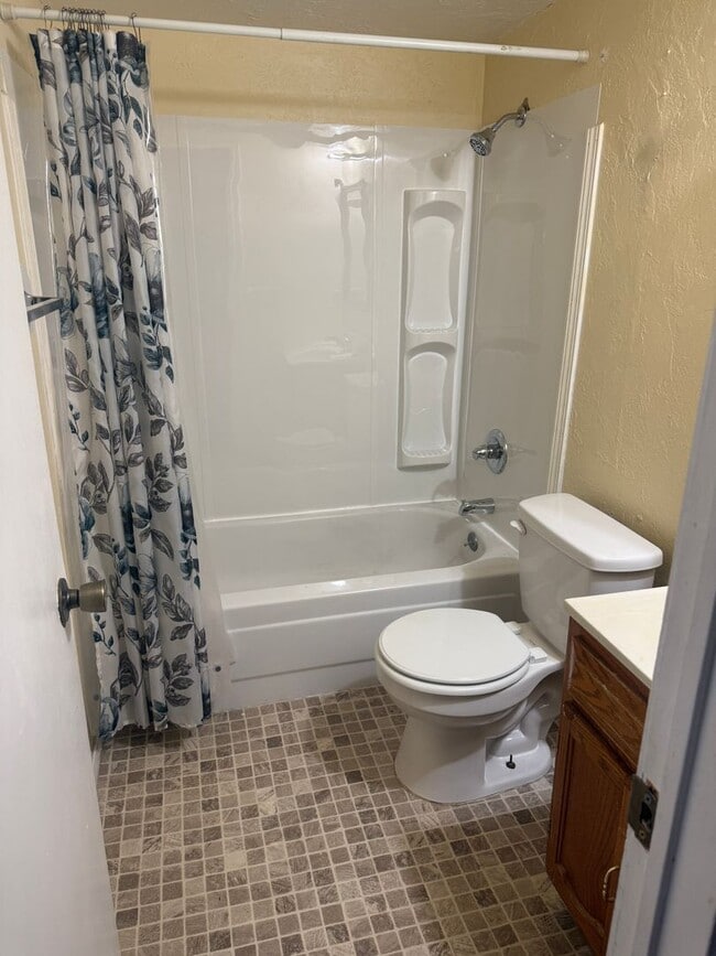 Building Photo - 1128 N Eagle Ln