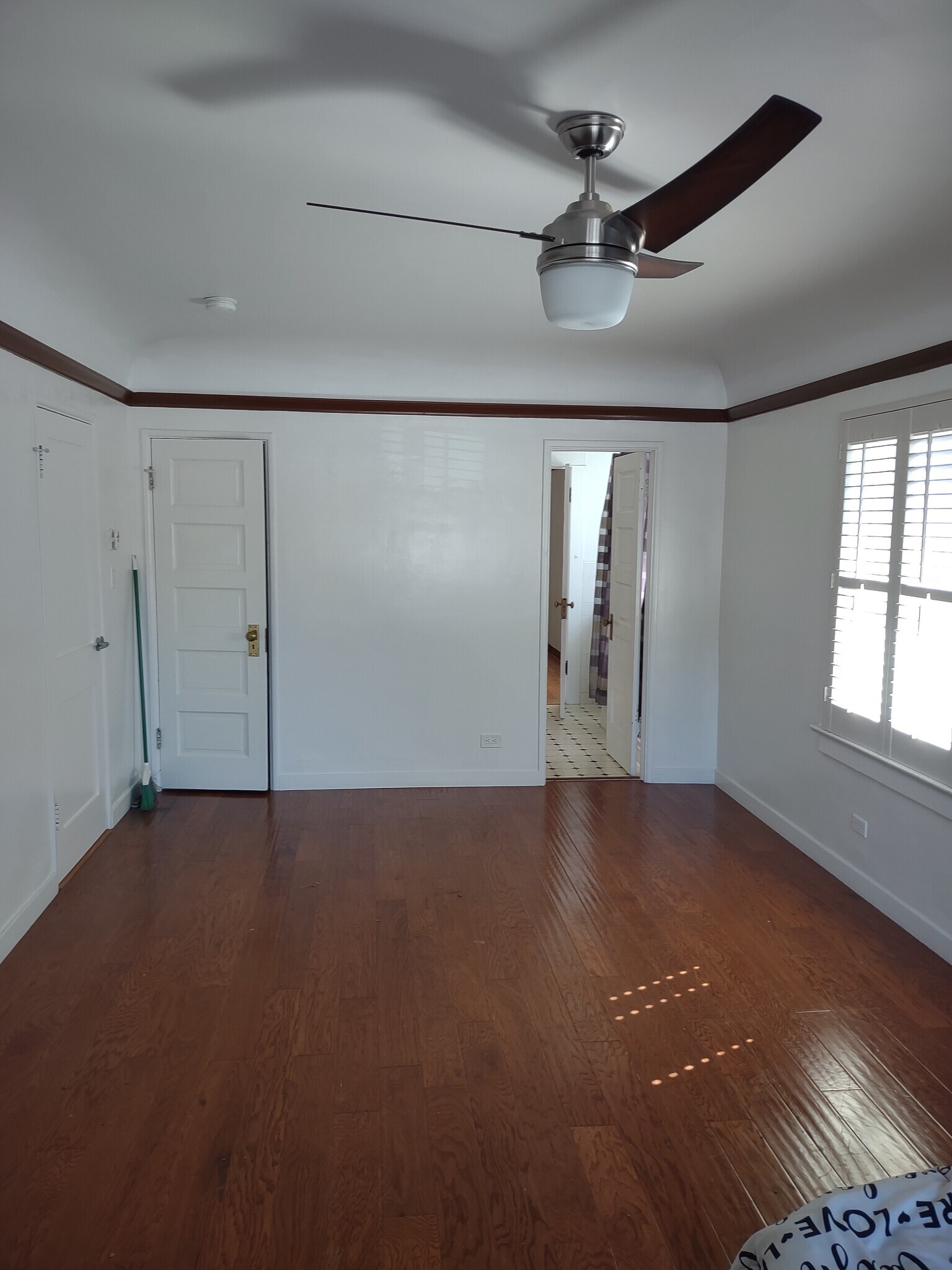 Building Photo - 558 Brooks Ave