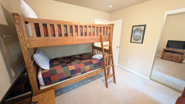 Building Photo - Furnished Sunriver 3 Bedroom Home Availabl...