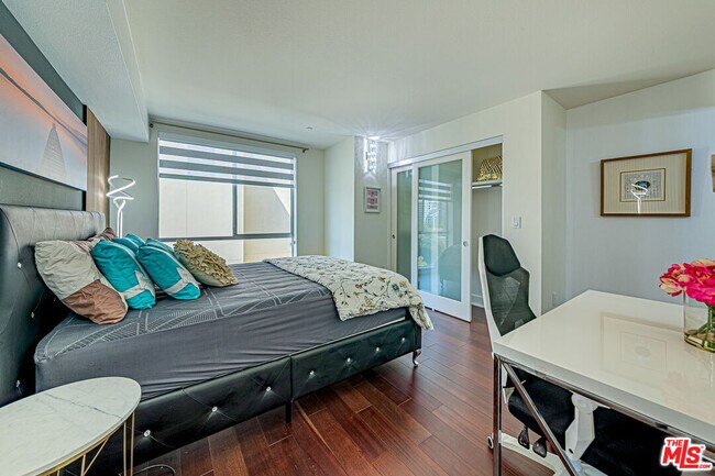 Building Photo - 600 Ridgeley Dr