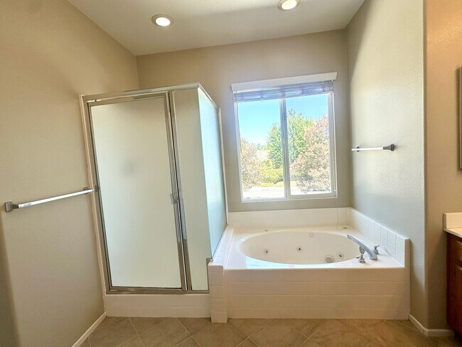 Building Photo - Beautiful Winchester 4-Bedroom  Home!