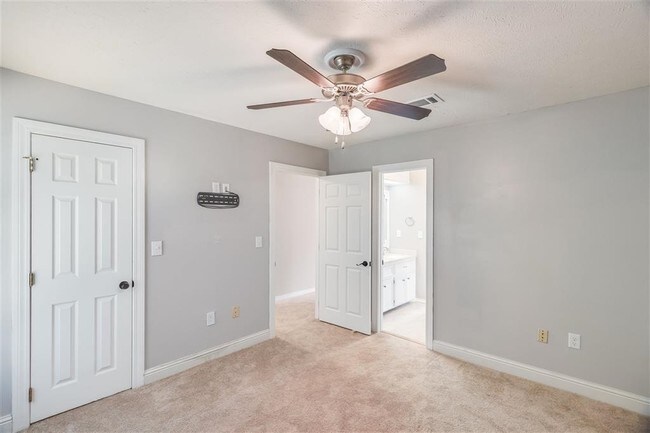 Building Photo - 307 Long Cove Dr