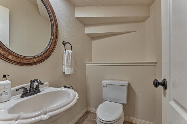 Building Photo - 6615 Haughton Dr