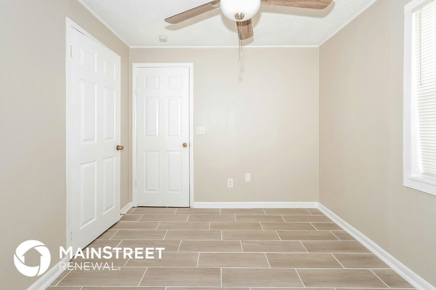 Building Photo - 4386 Pine St