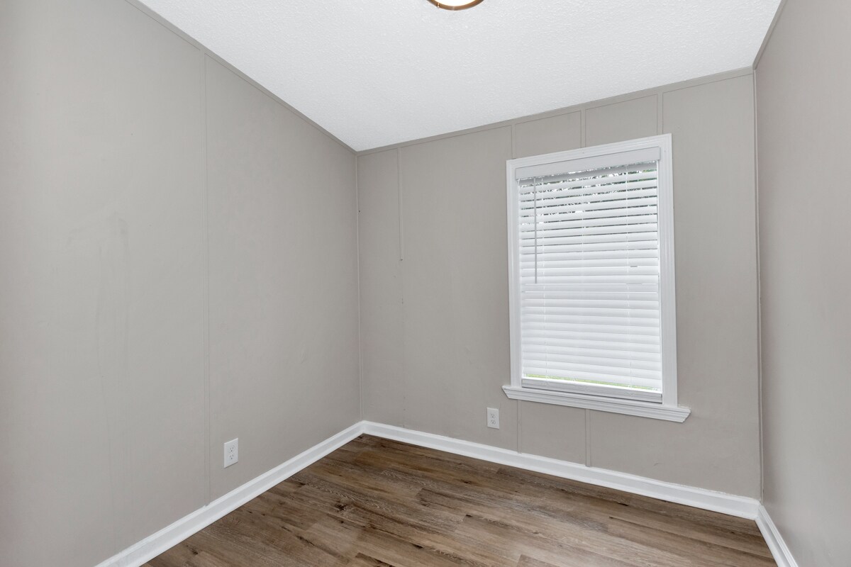 Building Photo - 415 W Limestone Rd