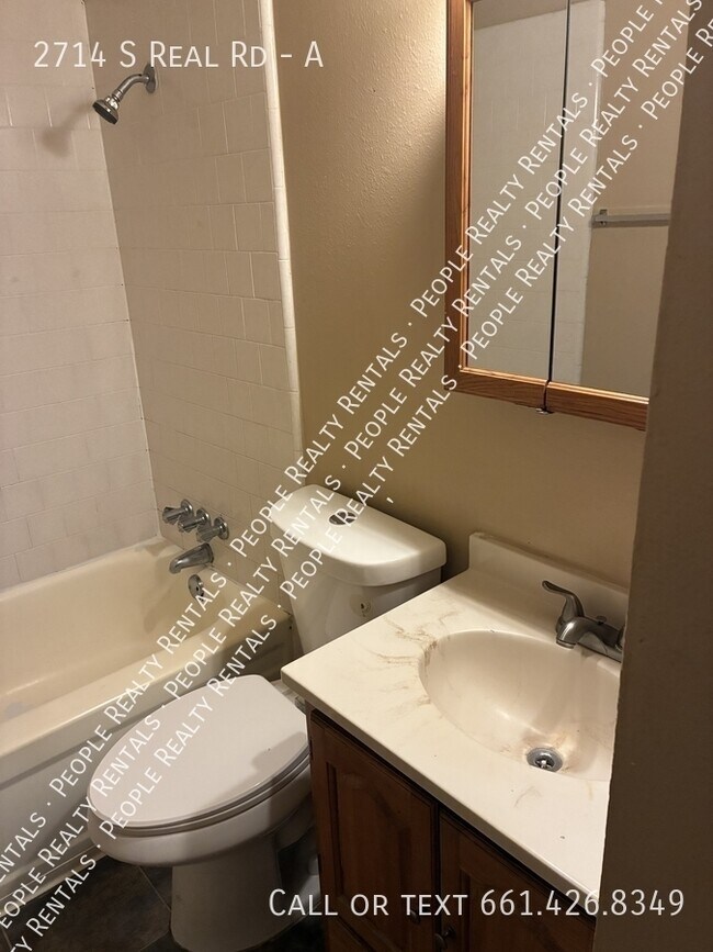 Building Photo - 2714 S Real Rd