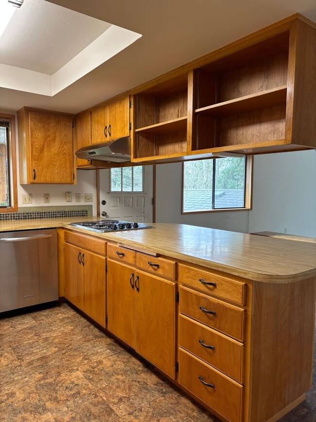 Building Photo - 3 bedroom, 2 bath home in Newberg