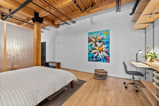 Building Photo - Gorgeous One Bedroom Luxury Condo in Ballp...