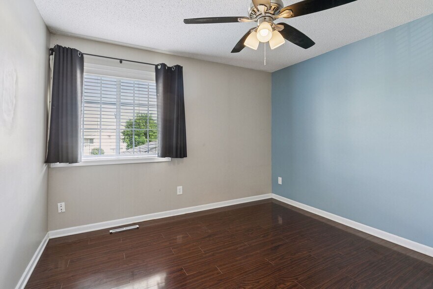 Building Photo - 1572 Peitz Ave