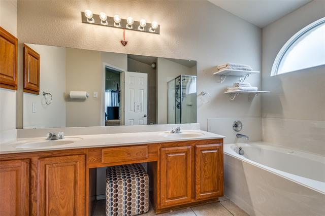 Building Photo - 6025 Goldenrod Dr