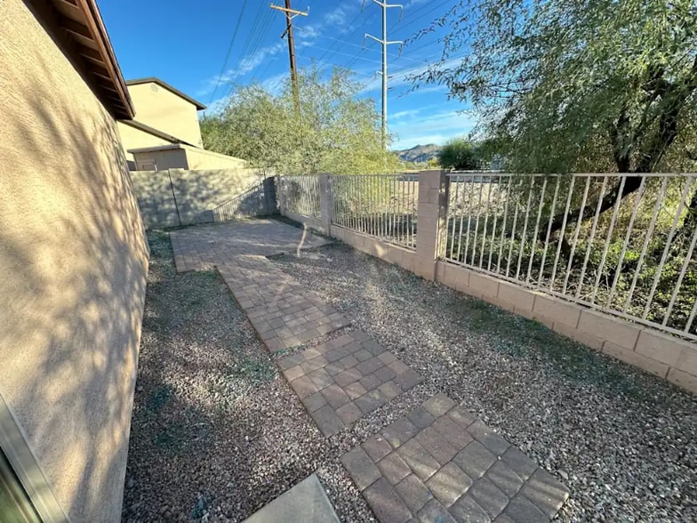 Building Photo - 834 E Minton St