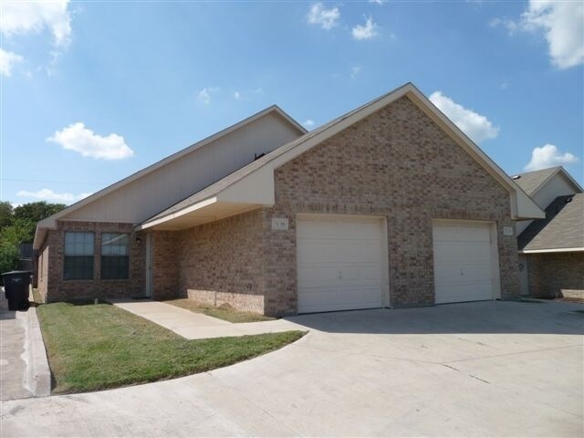 Building Photo - 3124-3126 Cherry Ln