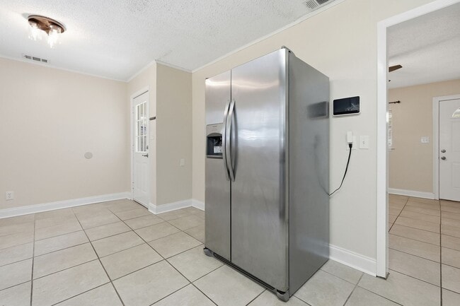 Building Photo - 3 bedroom in Mary Esther Heights!