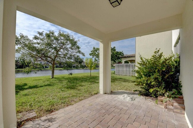 Building Photo - 8834 Willow Cove Ln
