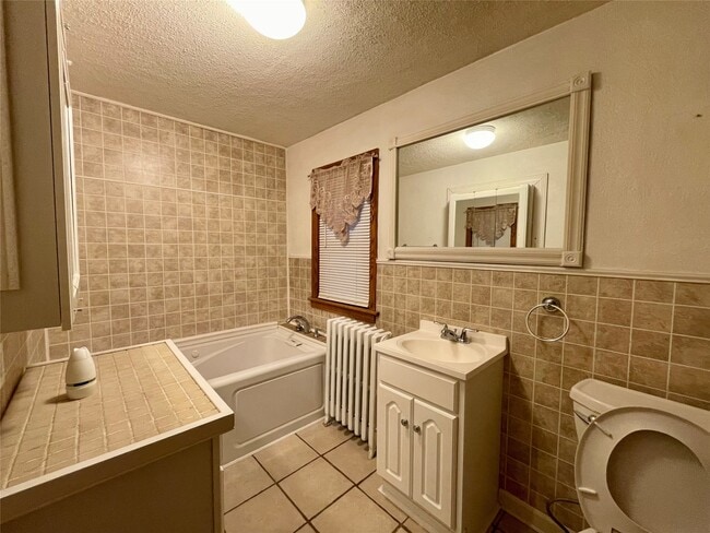 Building Photo - 112 N Roosevelt Ave