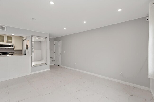Building Photo - 1259 SW 46th Ave
