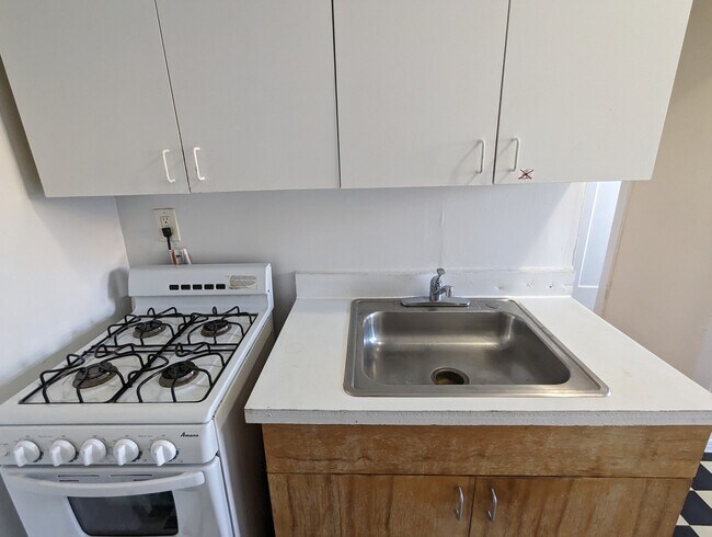 Building Photo - 3308 W Schubert Ave
