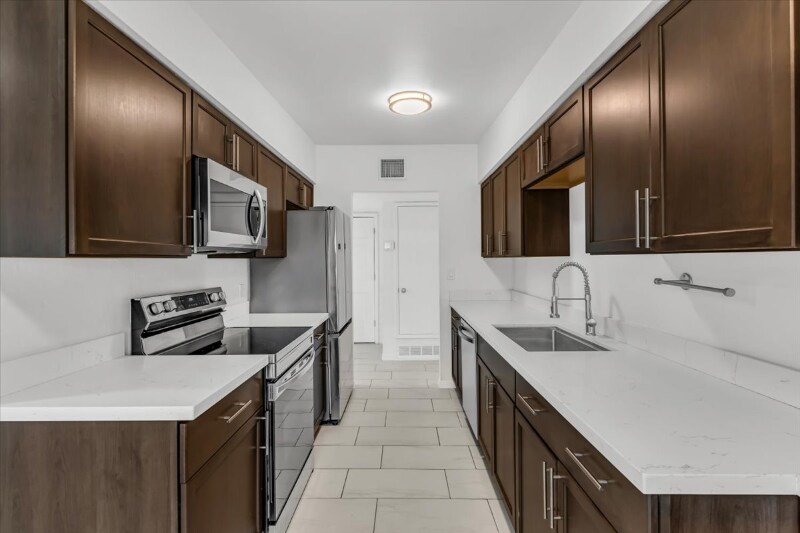 Building Photo - 7651 E Mary Dr