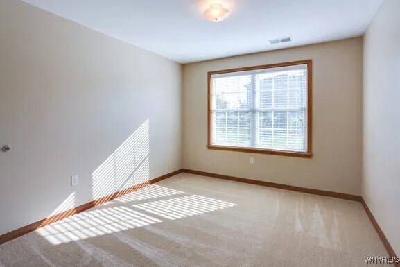 Building Photo - 1013 Deer Lakes Dr